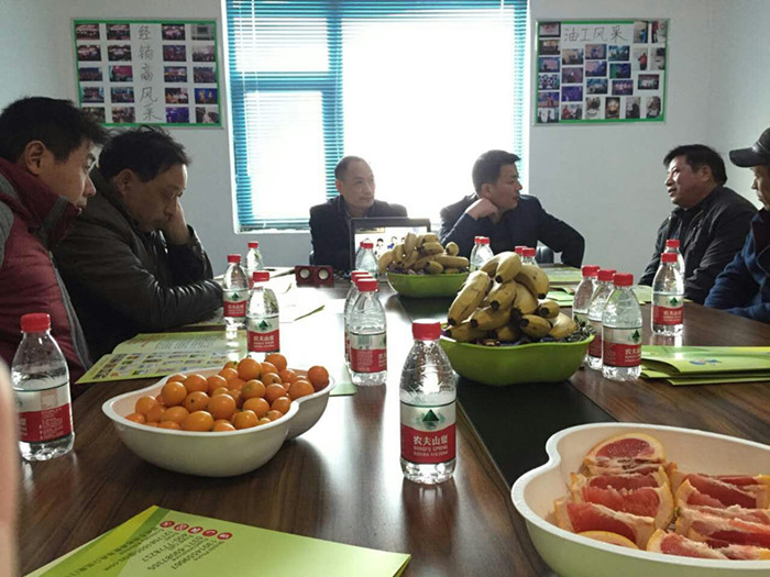 油漆工座談會(huì)現(xiàn)場(chǎng) 油漆工座談會(huì)現(xiàn)場(chǎng)