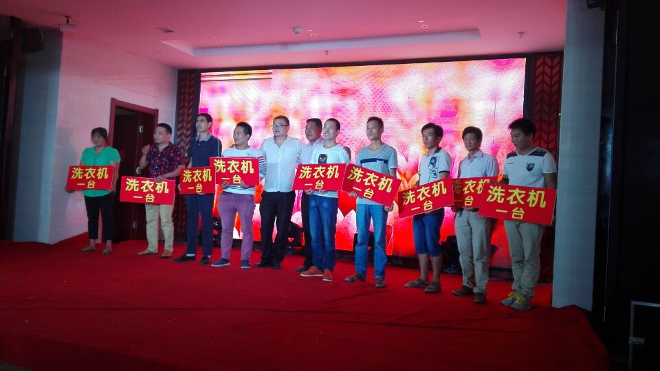 程師傅涂料中秋油漆工答謝會(huì)頒獎(jiǎng)現(xiàn)場(chǎng)